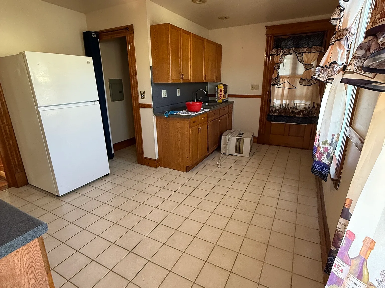 2 bed, 1.0 bath, 3198 sqft, $1,650 — Photo 3