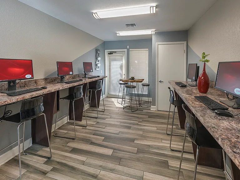 The Woodlands Apartments — Photo 15