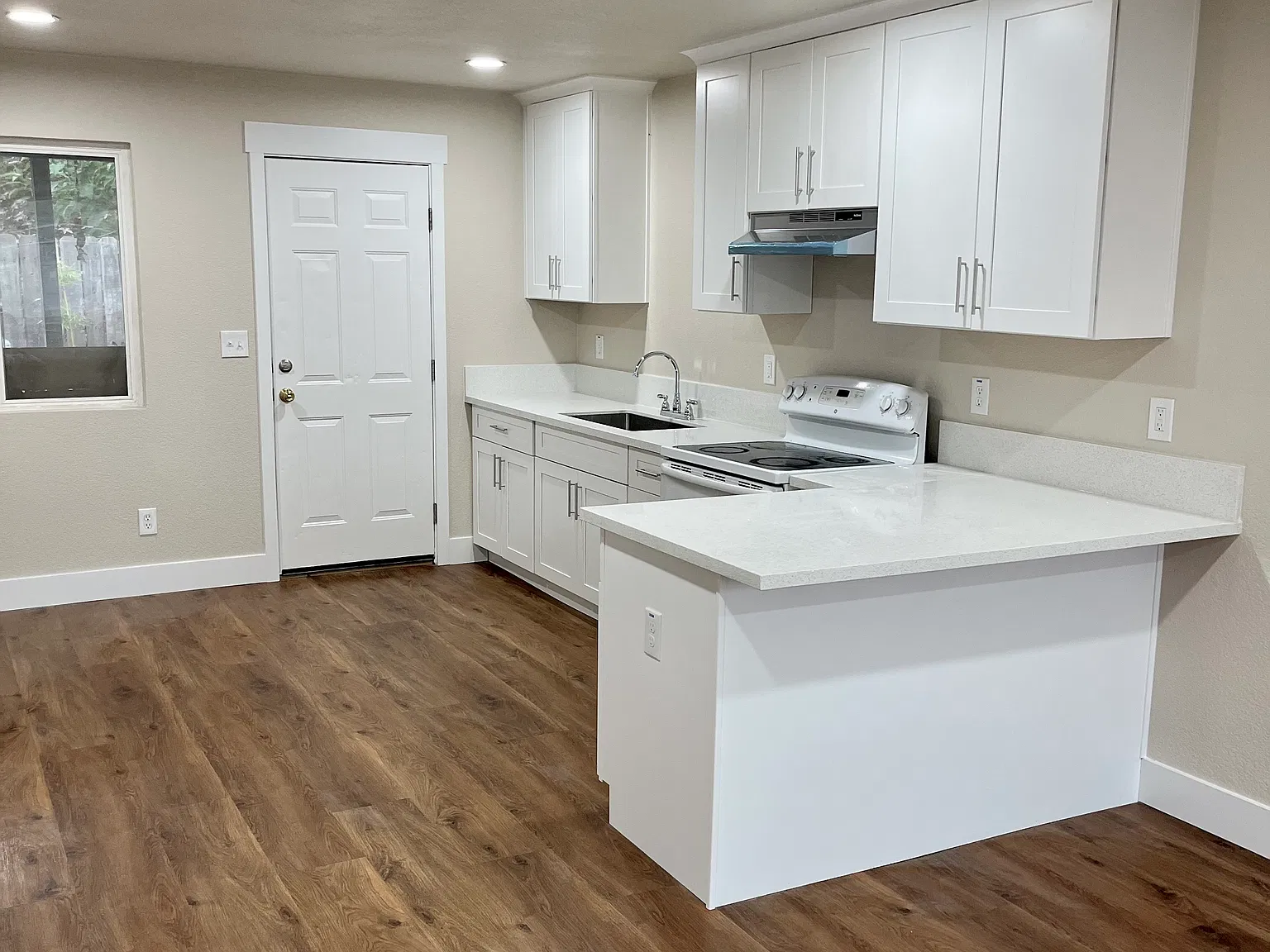 2 bed, 750 sqft, $1,295 — Photo 2