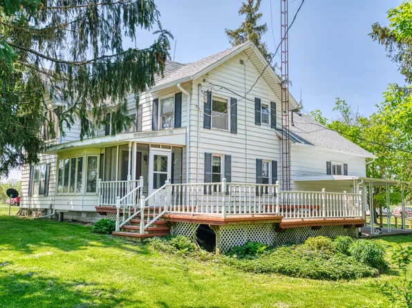 8503 Byron Rd, Howell, MI 48855