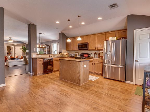 5th image of 2059 Livonia Dr