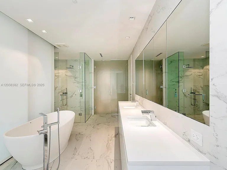 1000 Biscayne Blvd #2002 — Photo 31
