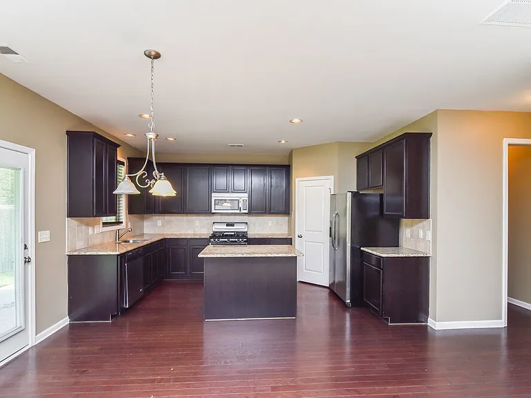 1694 Maplecliff Way — Photo 6