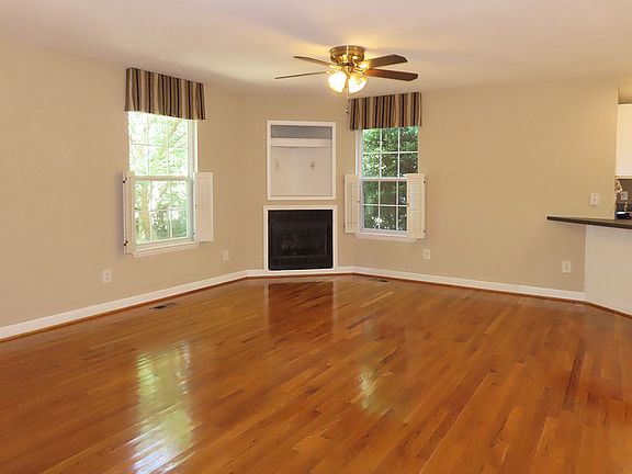 4th image of 205 S English Hill Ln