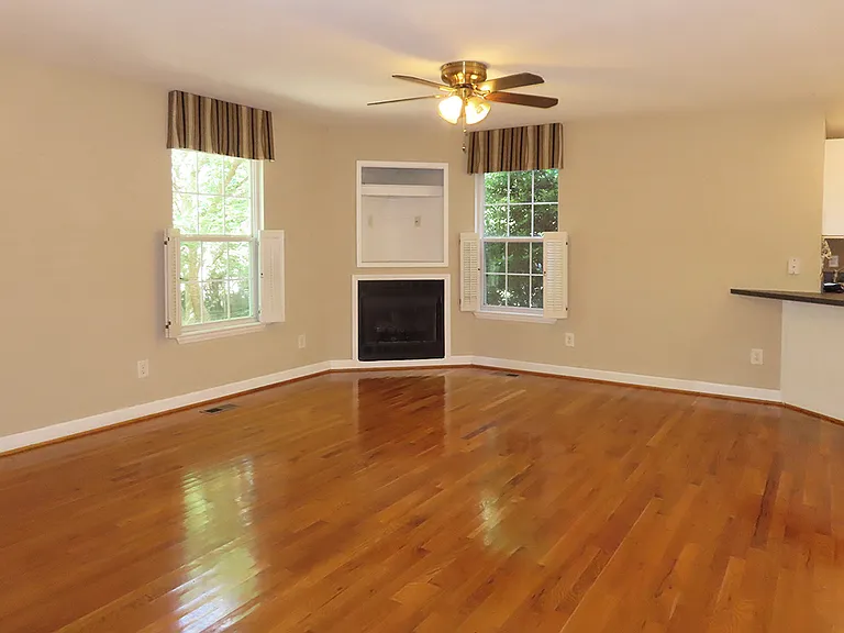 205 S English Hill Ln — Photo 4