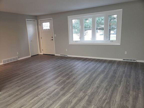 4th image of 7432 Market Ave N