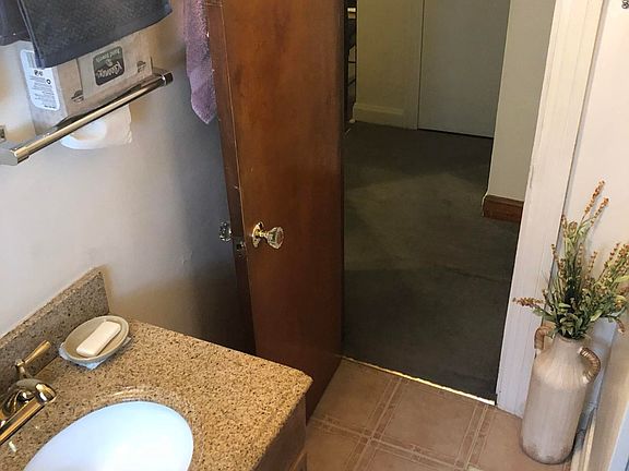 5th image of 109 N 41st St