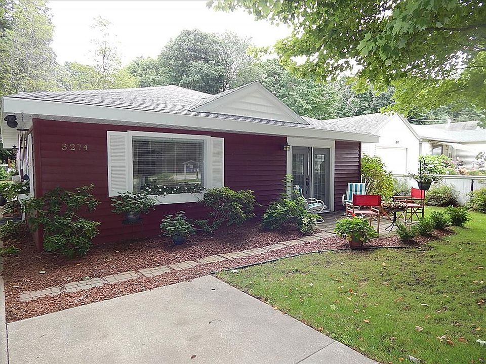 1st image of 3274 Lakeshore Dr N