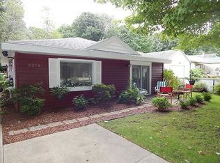 3274 Lakeshore Dr N, Holland, MI 49424