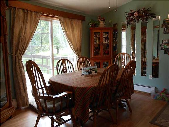 4th image of 35 Eagles Nest Ln