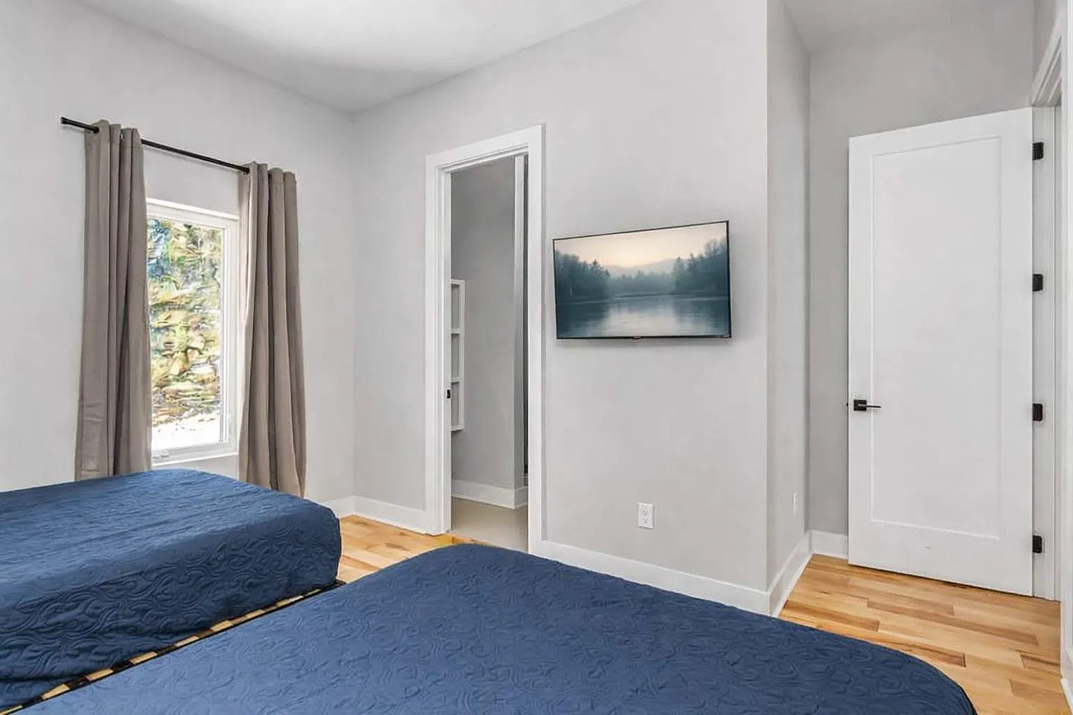 4 bed, 4.0 bath, 2206 sqft, $5,055 — Photo 4