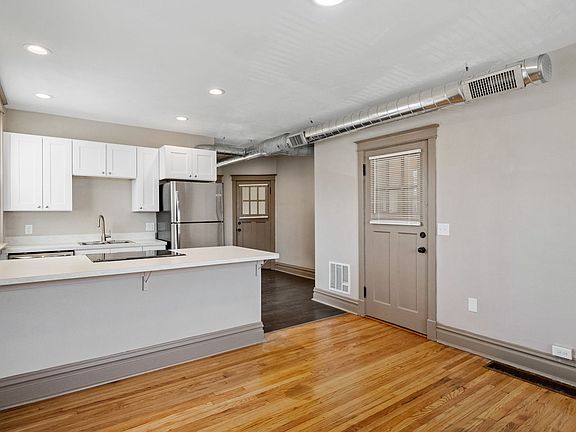 3rd image of 4534 Flad Ave #2E-289