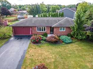 28 Chimney Sweep Ln, Rochester, NY 14612