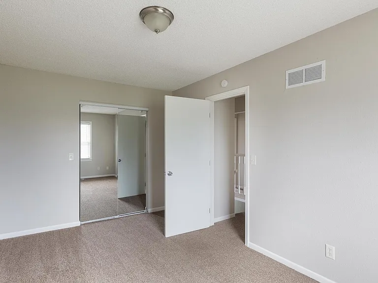 1401 La Chateau Dr — Photo 9