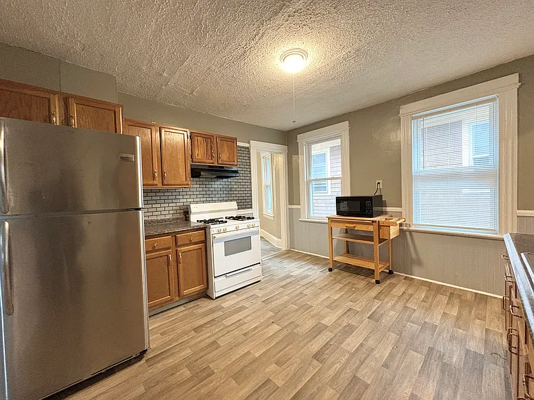 208-210 Fairview Ave #2 — Photo 8