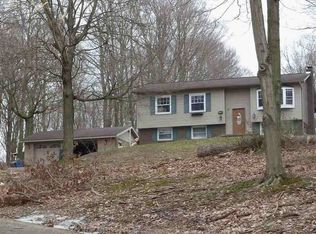 29 Elm Rd, Hickory, PA 15340