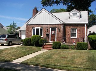 95 E Chester St, Valley Stream, NY 11580