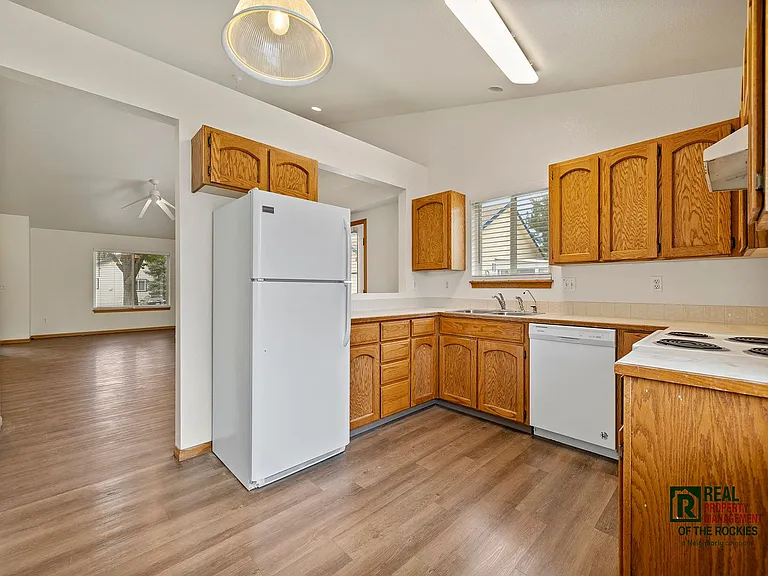 437 Radiant Dr — Photo 3