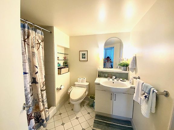 5th image of 801 King St APT 1809