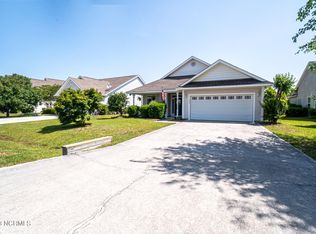 513 Azalea Dr, Hampstead, NC 28443