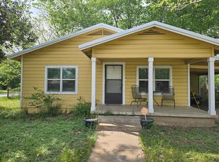 208 Harris St, Smithville, TX 78957