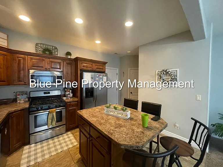 565 Pioneer Rd #106 — Photo 4