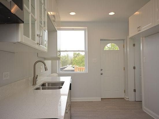 1st image of 1723 W Bryn Mawr Ave #3