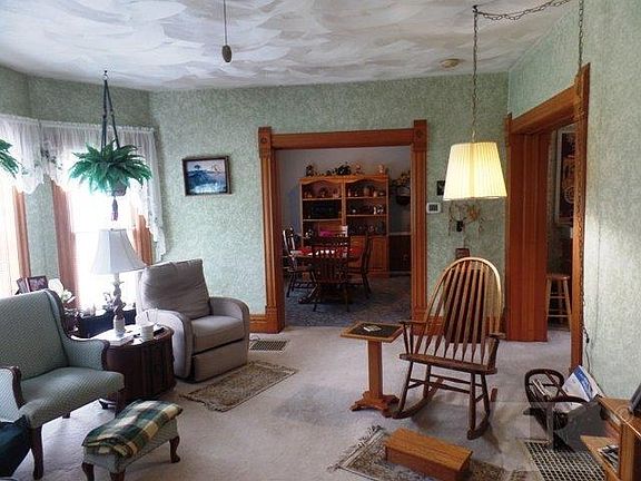 3rd image of 1003 College Ave