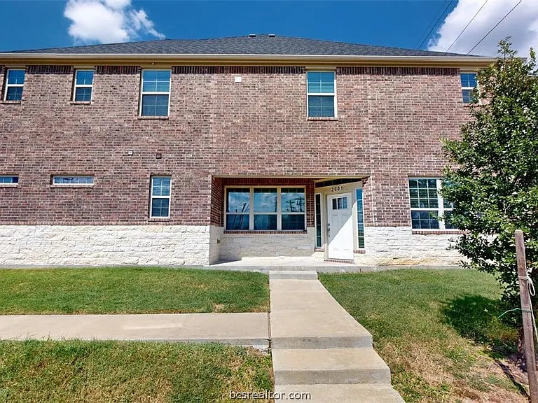 2027 Harvey Mitchell Pkwy S — Photo 36