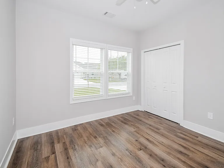 54 Laura Ct — Photo 12