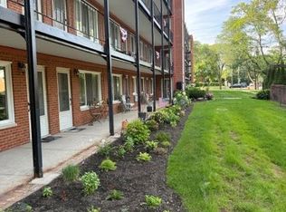 2820 Woodslee Dr APT 301, Royal Oak, MI 48073