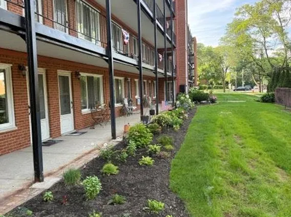 2820 Woodslee Dr APT 301, Royal Oak, MI 48073