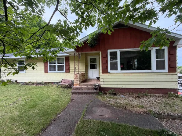 315 Seilo Ave, Ishpeming, MI 49849