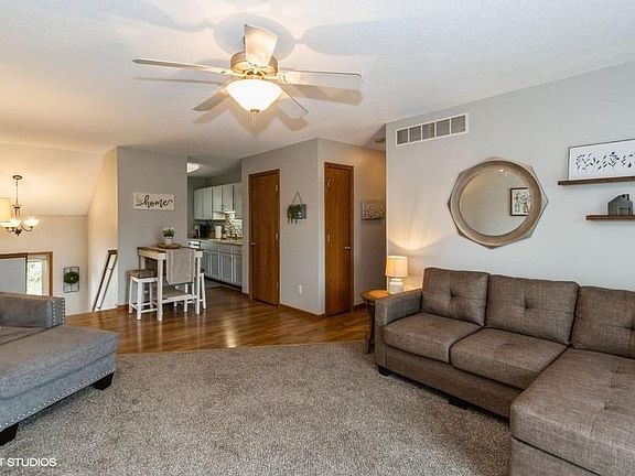 4th image of 887 Karisa Ln