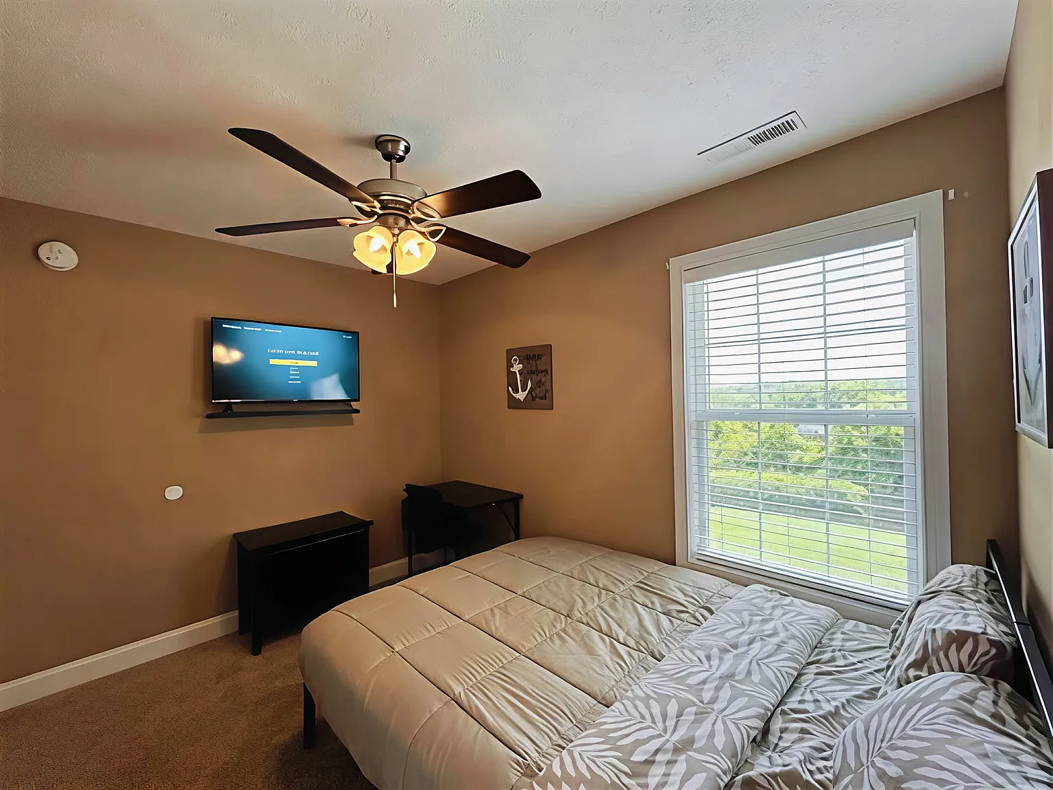 5 bed, 2273 sqft, $800 — Photo 4