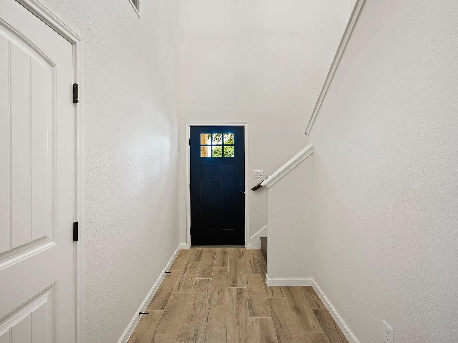 5 bed, 2.5 bath, 2443 sqft, $2,800 — Photo 3