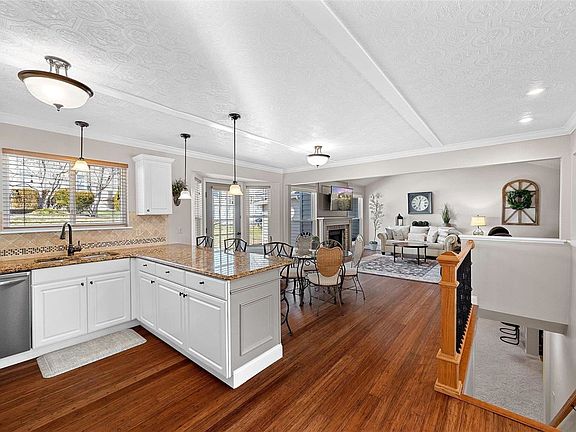 2nd image of 307 Country Meadows Dr