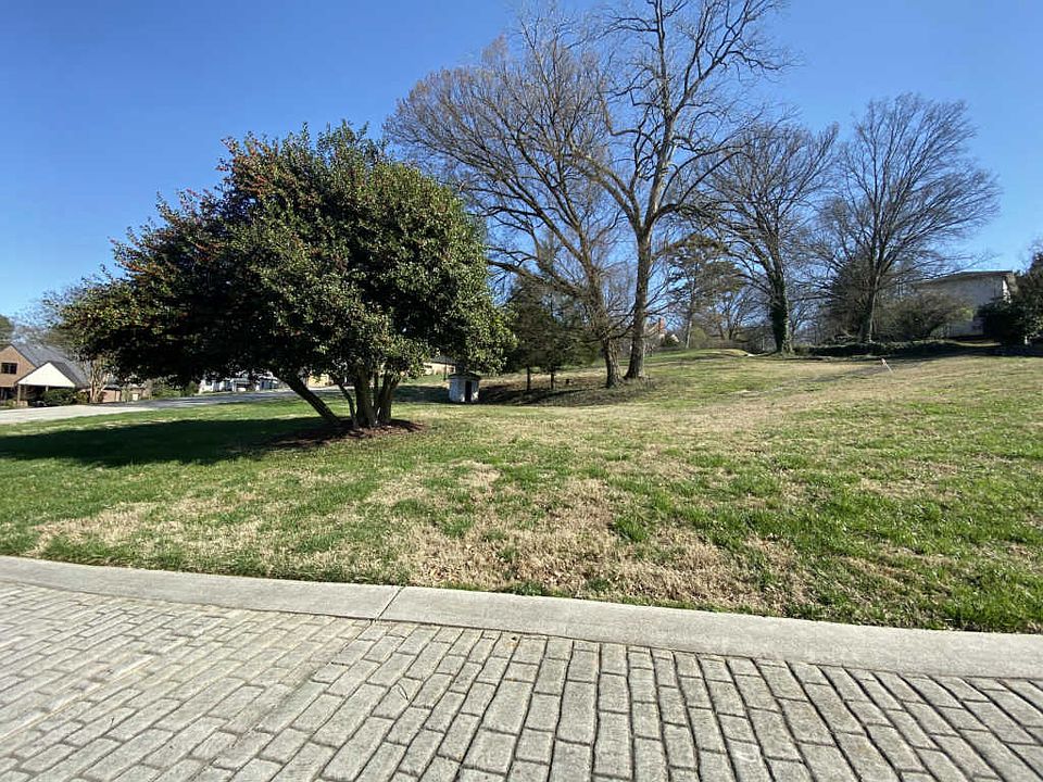 2nd image of Sequoyah Gardens Way
