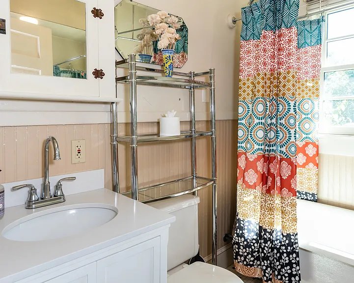 Bathroom
+Soaking tub/shower combination