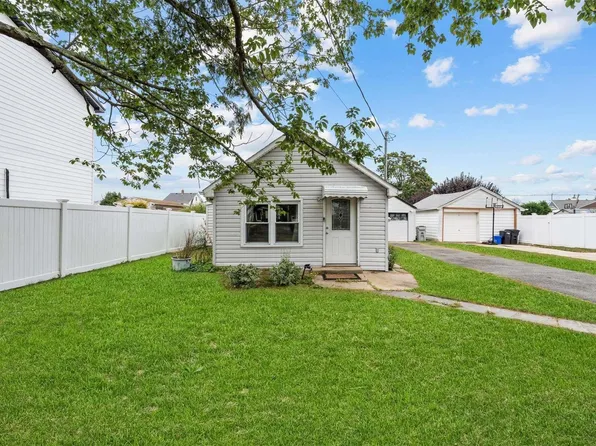 18 Cary, Freeport, NY 11520