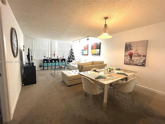 3rd image of 1100 Saint Charles Pl APT 620