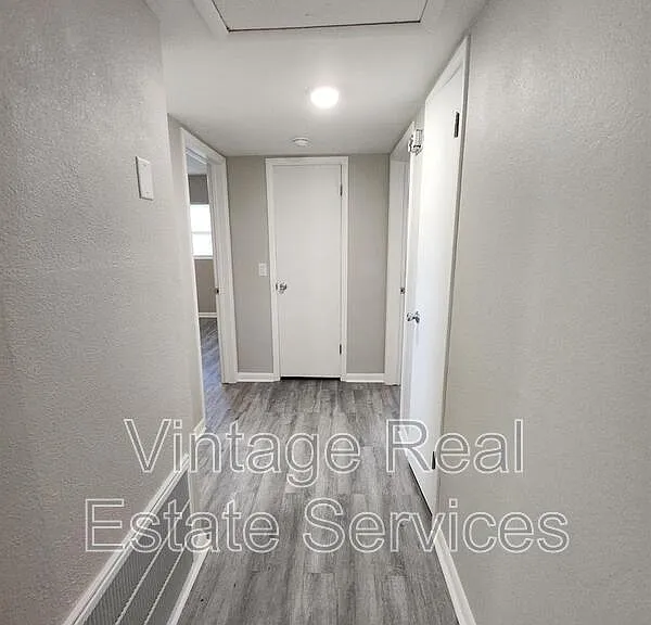 306 S Mercury Ave — Photo 10