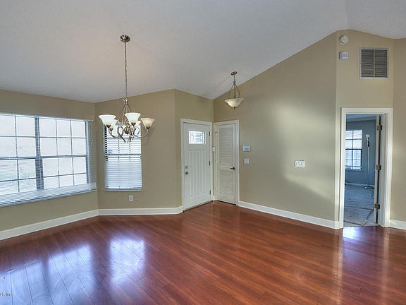 4th image of 820 McCollum Cir