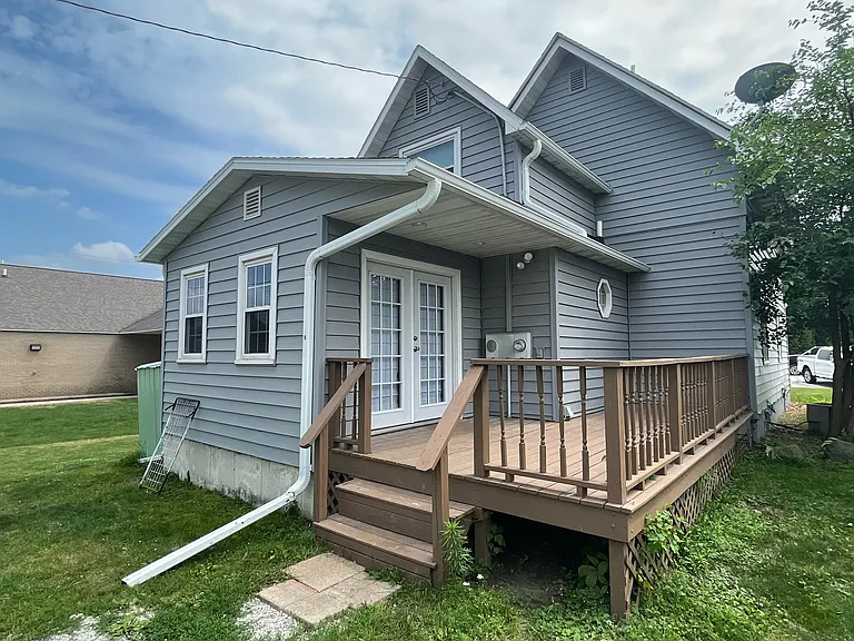 127 E Main St — Photo 1
