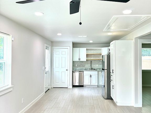 3rd image of 1903 Shawnee St #B
