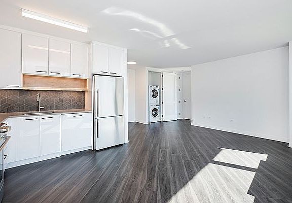 4th image of 250 E Houston St APT 12D