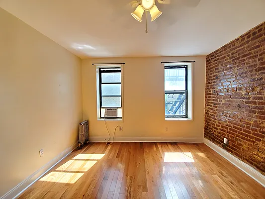 Rented by Esra Realty | media 8