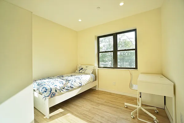 Sold by Homes R Us Realty Of NY Inc | media 22