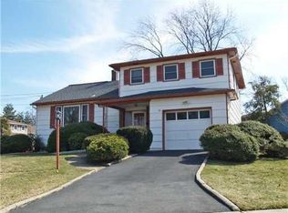 36 Hollywood Dr, Woodbridge, NJ