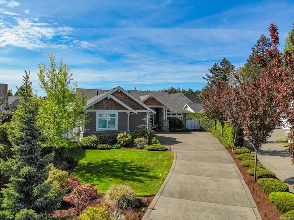856 Bluffs Dr, Qualicum Beach, BC V9K 0A2